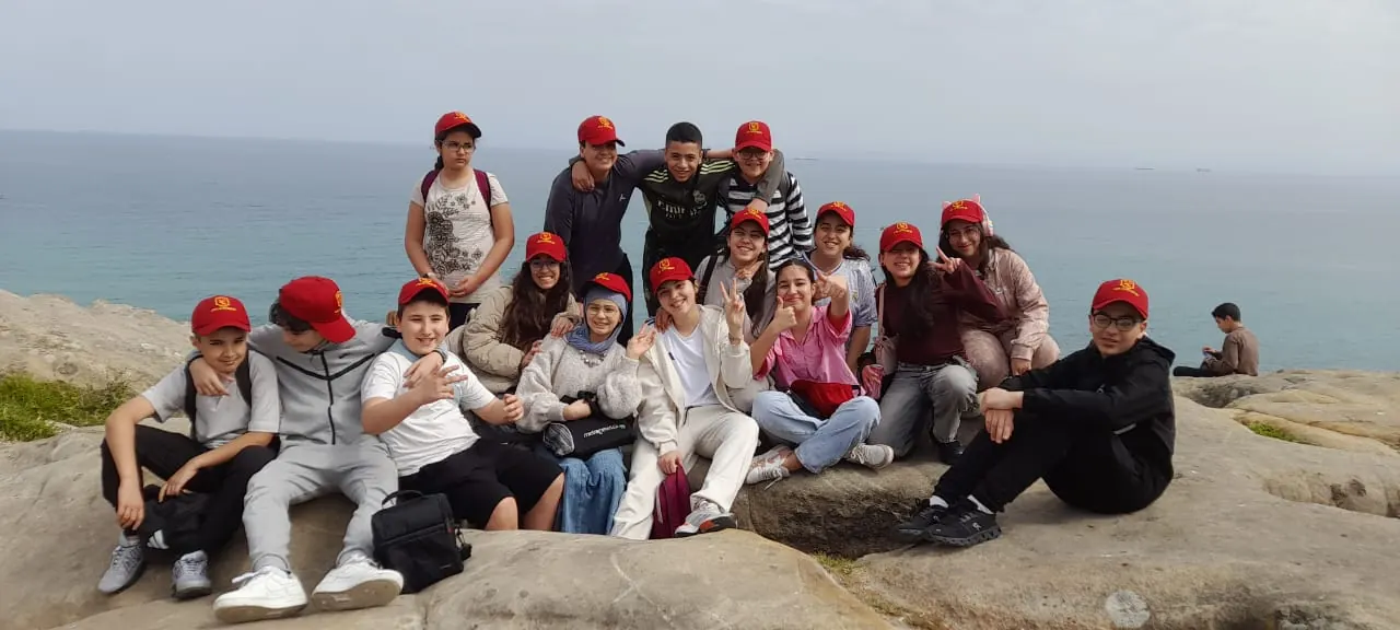 Groupe d’élèves pendant une sortie scolaire