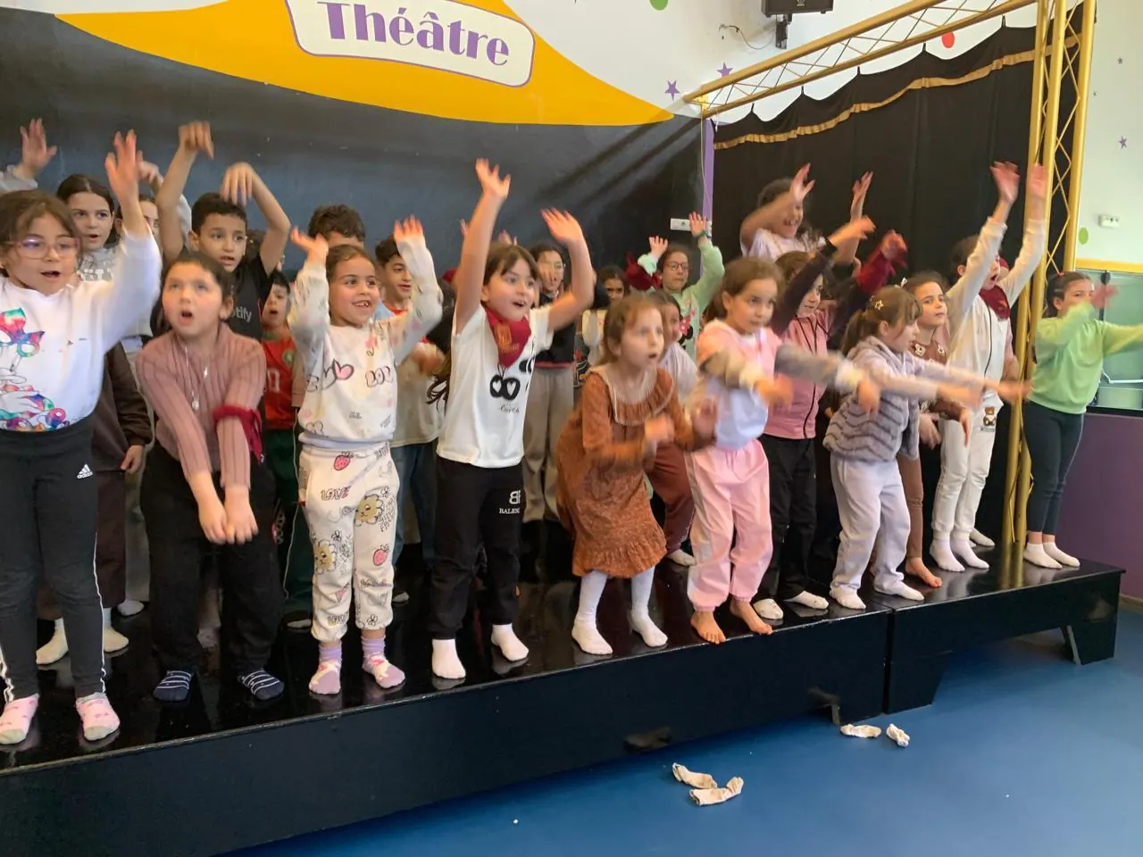 Atelier théâtre au Groupe Scolaire Les Lumières